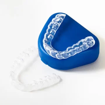How to Keep Your Teeth Clean While Using Invisalign